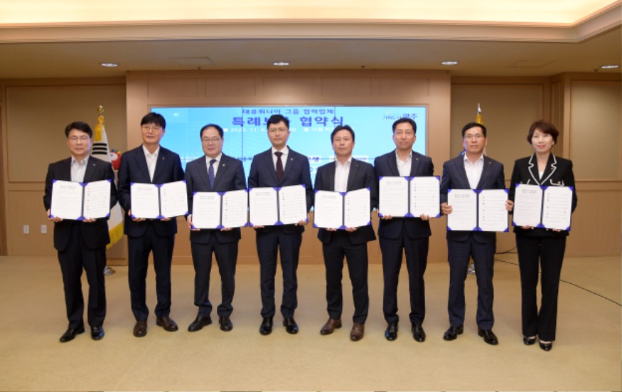 231106 대유위니아 협력업체 특례보증 협약식 027.jpg