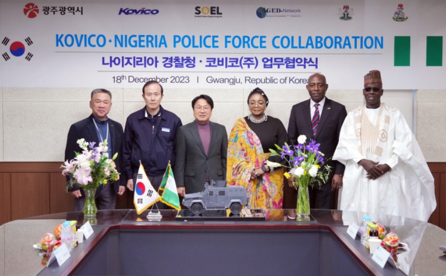 231218 나이지리아 경찰청 장갑차 수출 협약식GJI09099.jpg
