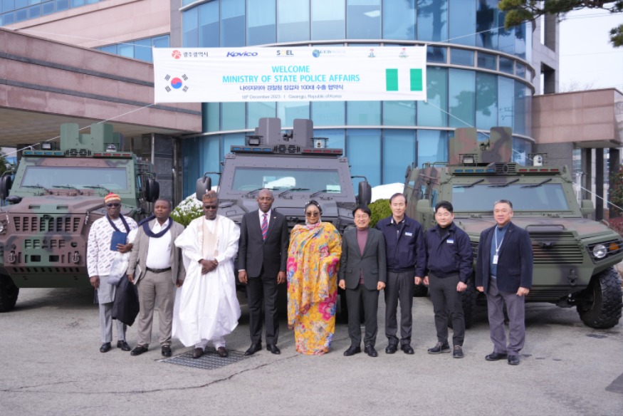 231218 나이지리아 경찰청 장갑차 수출 협약식GJI09179.jpg