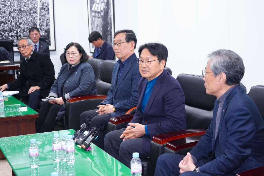 241205 비상계엄 관련 오월단체 방문GJI09222.jpg