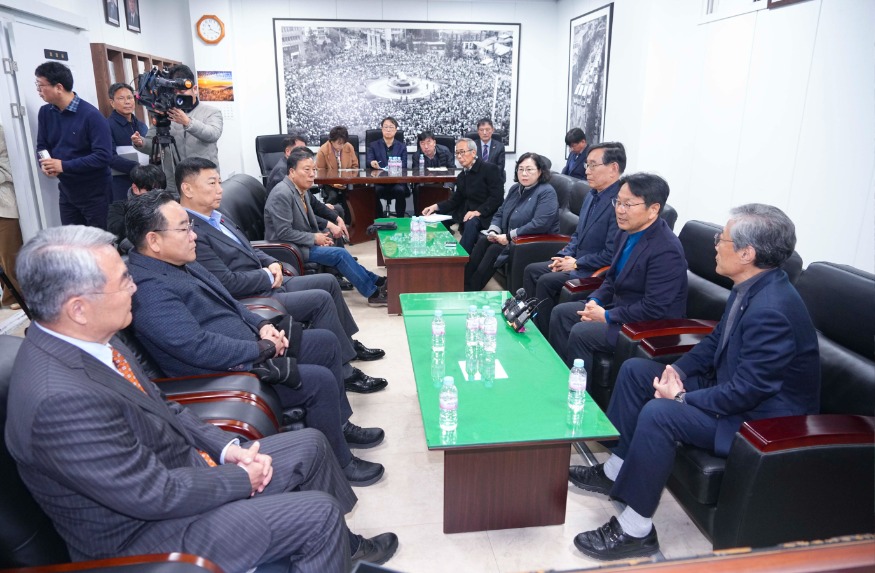 241205 비상계엄 관련 오월단체 방문GJI09211.jpg