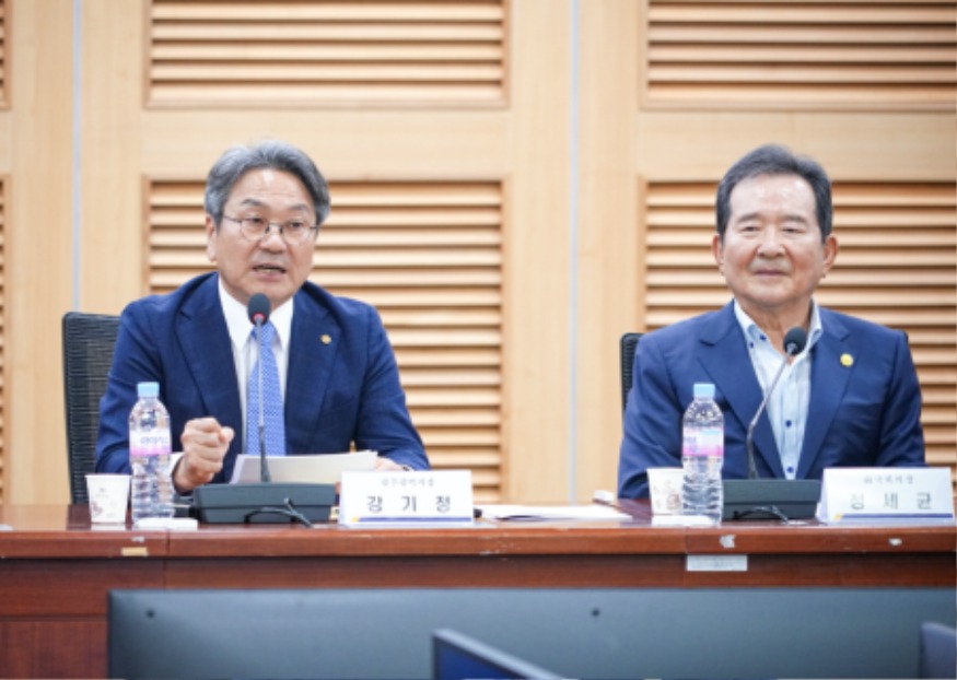 250901 국가AI컴퓨팅센터 광주 유치위원회 출범식GJI04108.jpg