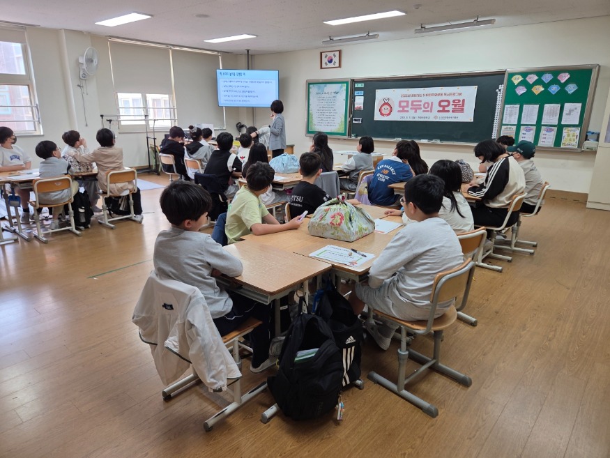 사진_모두의 오월.jpeg